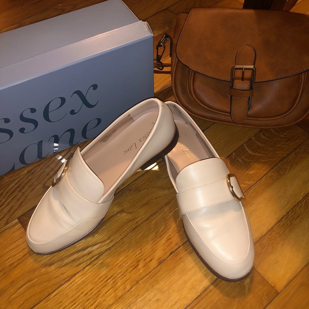 Flat leather cream shoes💛